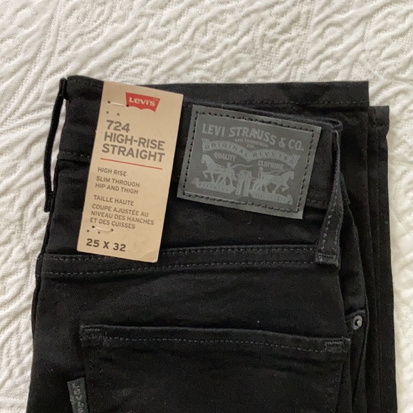 NWT Levi’s 724 High Rise Straight Women’s Jeans - Picture 2 of 4